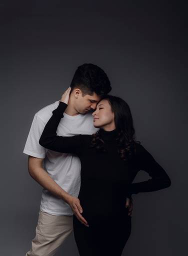 Ensaio gestante Curitiba em estudio fotografia minimalista clean atemporal elegante fashion