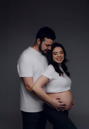 Ensaio gestante Curitiba em estudio fotografia minimalista clean atemporal elegante fashion