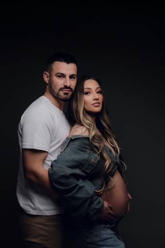 Ensaio gestante Curitiba em estudio fotografia minimalista clean atemporal elegante fashion 