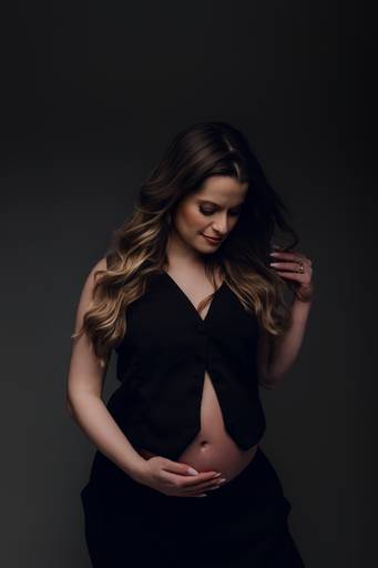 Ensaio gestante Curitiba em estudio fotografia minimalista clean atemporal elegante fashion 