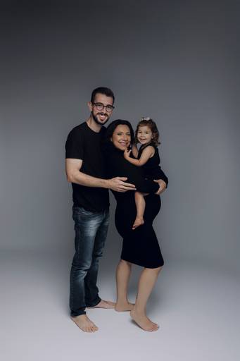 Ensaio gestante Curitiba em estudio fotografia minimalista clean atemporal elegante fashion