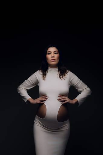 Ensaio gestante Curitiba em estudio fotografia minimalista clean atemporal elegante fashion 
