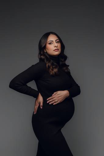 Ensaio gestante Curitiba em estudio fotografia minimalista clean atemporal elegante fashion 