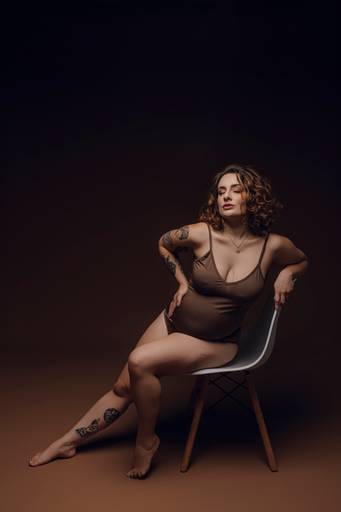 Ensaio gestante Curitiba em estudio fotografia minimalista clean atemporal elegante fashion