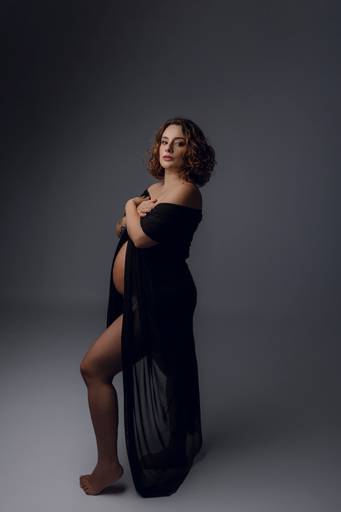 Ensaio gestante Curitiba em estudio fotografia minimalista clean atemporal elegante fashion