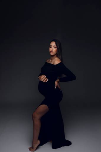 Ensaio gestante Curitiba em estudio fotografia minimalista clean atemporal elegante fashion