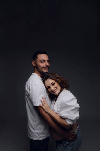 Ensaio gestante Curitiba em estudio fotografia minimalista clean atemporal elegante fashion