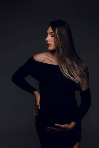 Ensaio gestante Curitiba em estudio fotografia minimalista clean atemporal elegante fashion