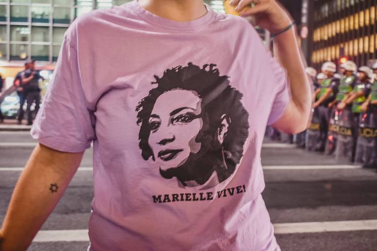 #quemmandoumatarmarielle