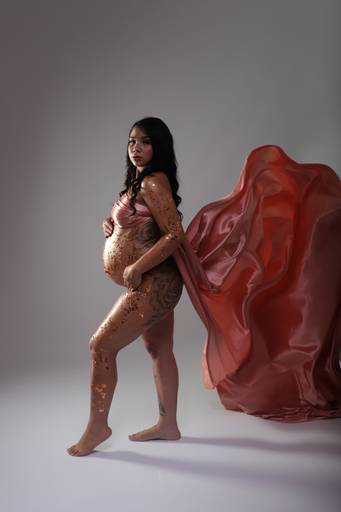 FOTO DE GESTANTE EM PINHAIS FOLHA DE OURO