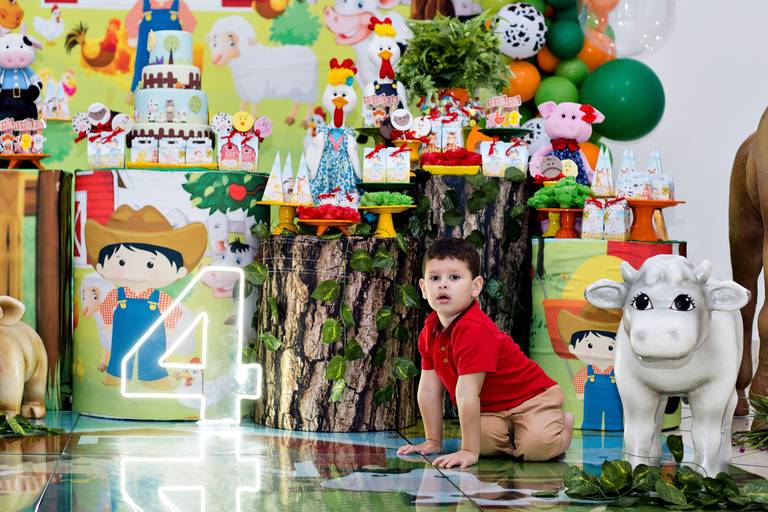 Fotógrafa de Volta Redonda, capturando momentos especiais de aniversário infantil.