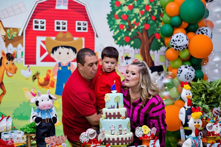 Fotógrafa de Volta Redonda, capturando momentos especiais de aniversário infantil.