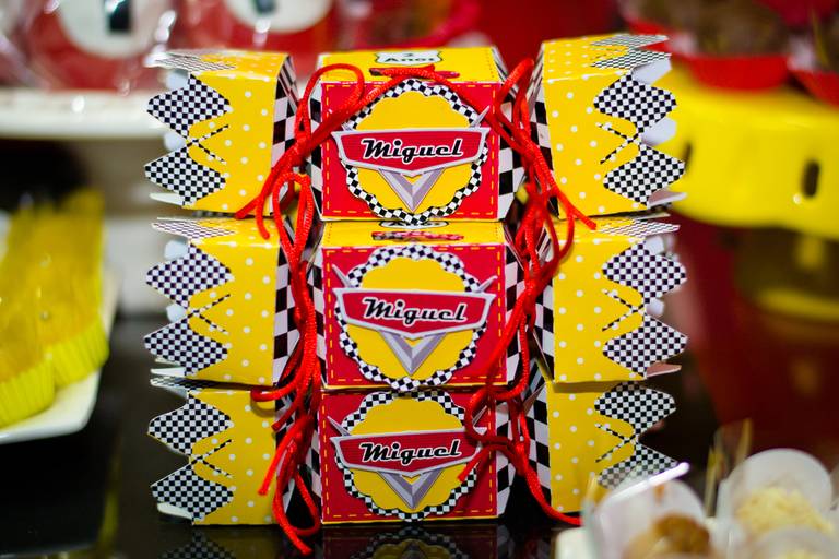 Fotógrafa de Volta Redonda, capturando momentos especiais de aniversário infantil.