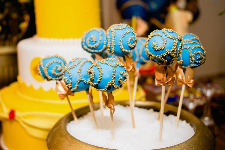 Fotógrafa de Volta Redonda, capturando momentos especiais de aniversário infantil.