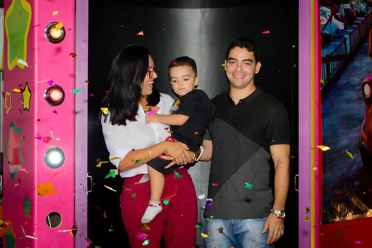 Fotógrafa de Volta Redonda, capturando momentos especiais de aniversário infantil.