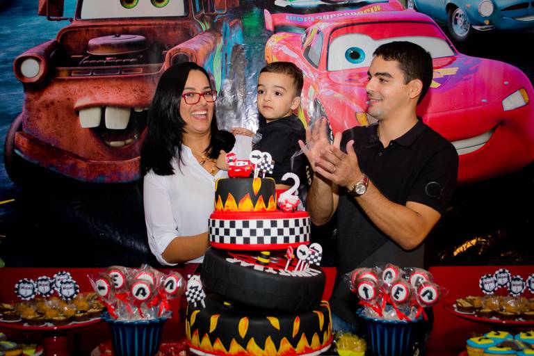 Fotógrafa de Volta Redonda, capturando momentos especiais de aniversário infantil.