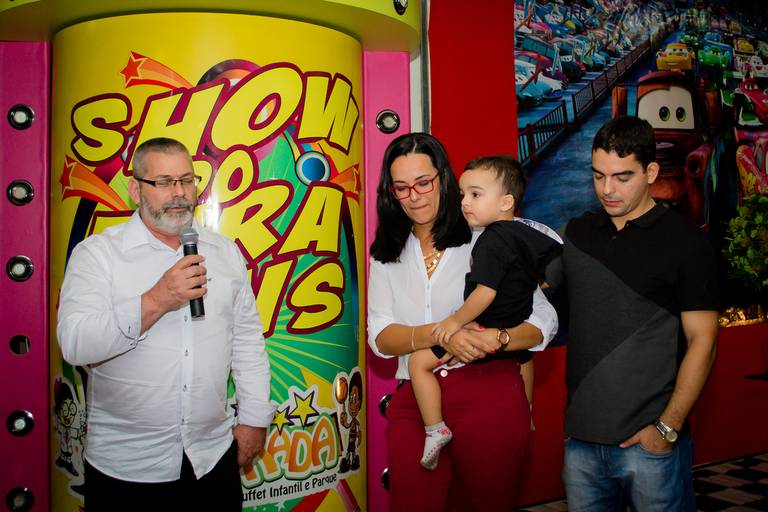 Fotógrafa de Volta Redonda, capturando momentos especiais de aniversário infantil.