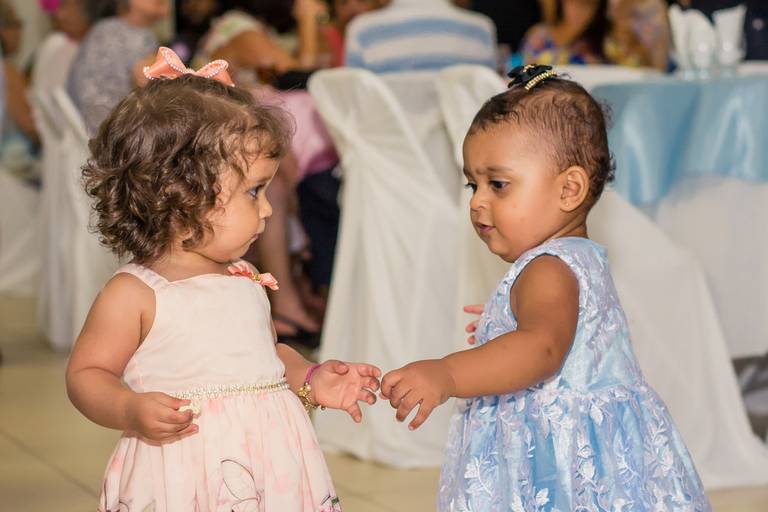 Fotógrafa de Volta Redonda, capturando momentos especiais de aniversário infantil.