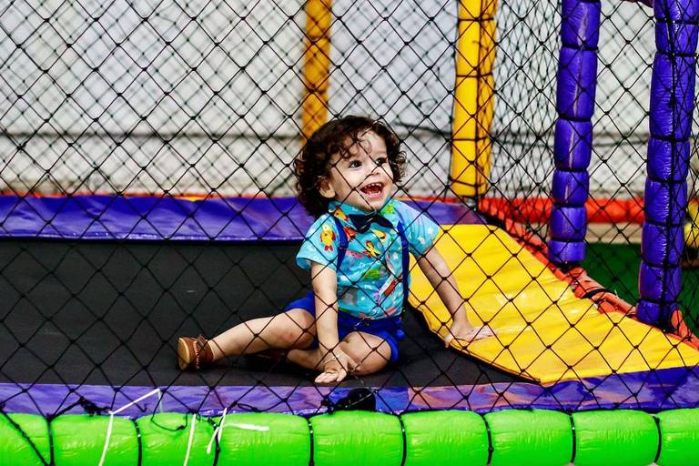 Fotógrafa de Volta Redonda, capturando momentos especiais de aniversário infantil.