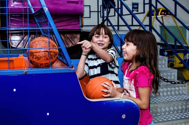 Fotógrafa de Volta Redonda, capturando momentos especiais de aniversário infantil.
