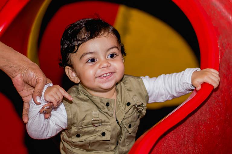 Fotógrafa de Volta Redonda, capturando momentos especiais de aniversário infantil.