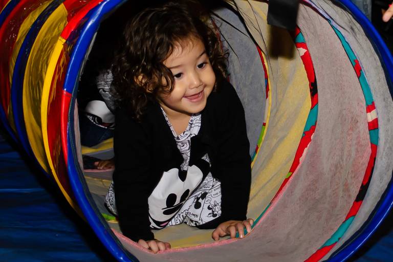 Fotógrafa de Volta Redonda, capturando momentos especiais de aniversário infantil.