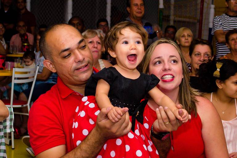 Fotógrafa de Volta Redonda, capturando momentos especiais de aniversário infantil.