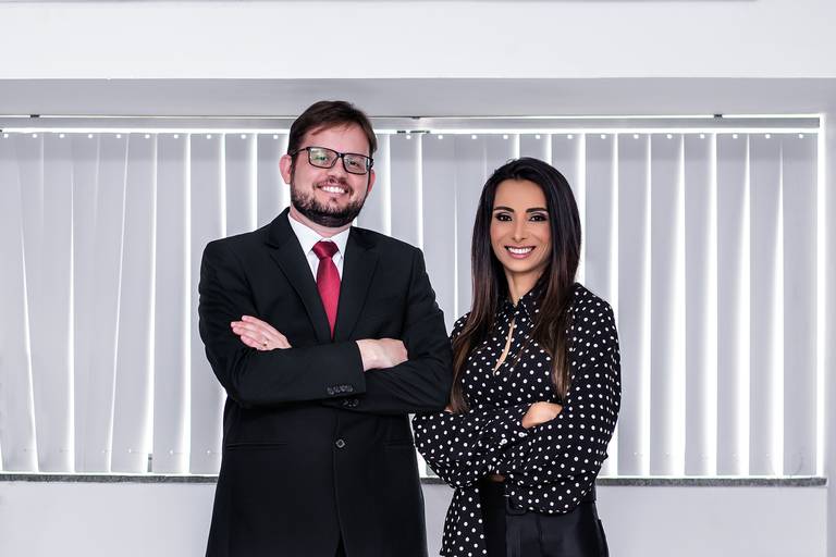 Fotógrafa de Volta Redonda, registrando profissionais em ensaios corporativos, destacando a personalidade e o profissionalismo de cada pessoa.