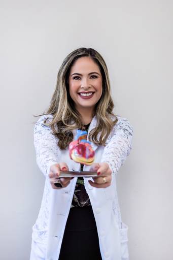 Fotógrafa de Volta Redonda, registrando profissionais em ensaios corporativos, destacando a personalidade e o profissionalismo de cada pessoa.