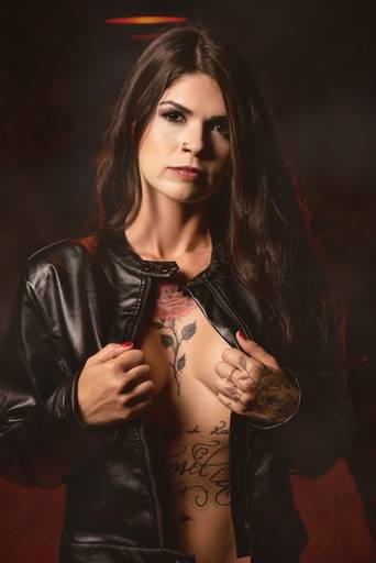  JAQUETA PRETA TAMANHO MÉDIO