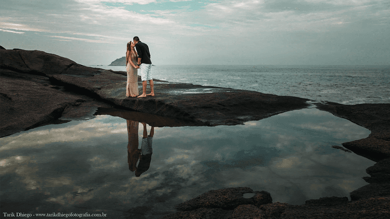 Ensaio pré-wedding na praia de Riviera de são lourenço em são paulo, amor, noivos, ensaio de casal, ensaio de noivos, destination wedding, cena de filme