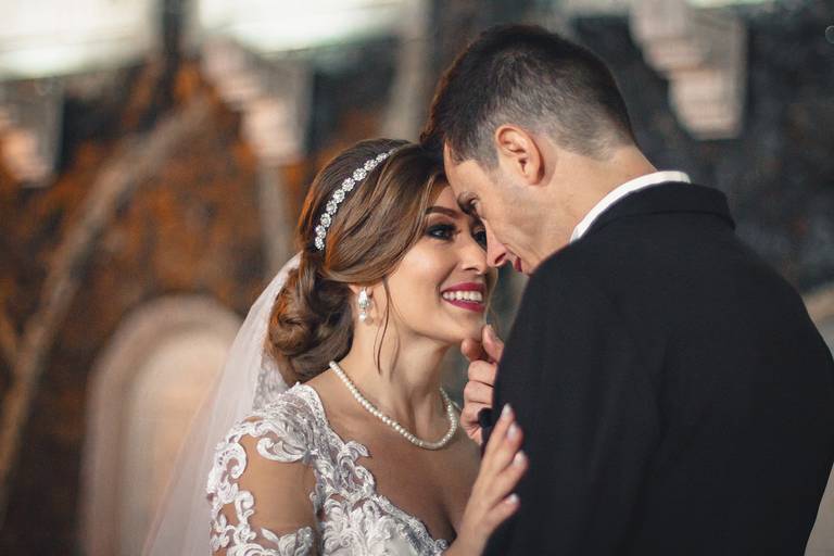 ensaio dos noivos no castelo, vestido de noiva, traje de noivo, monte castelo eventos, cena de filme, filme de amor