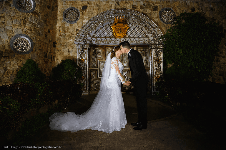 ensaio dos noivos no castelo,  vestido de noiva, traje de noivo, monte castelo eventos