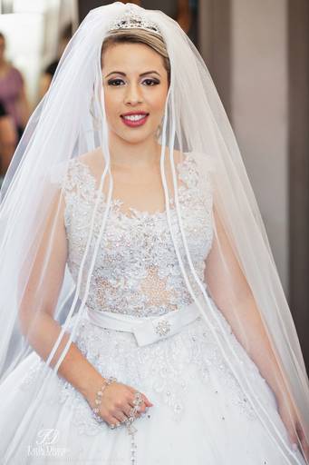 Retrato da Noiva com Vestido princesa e Véu