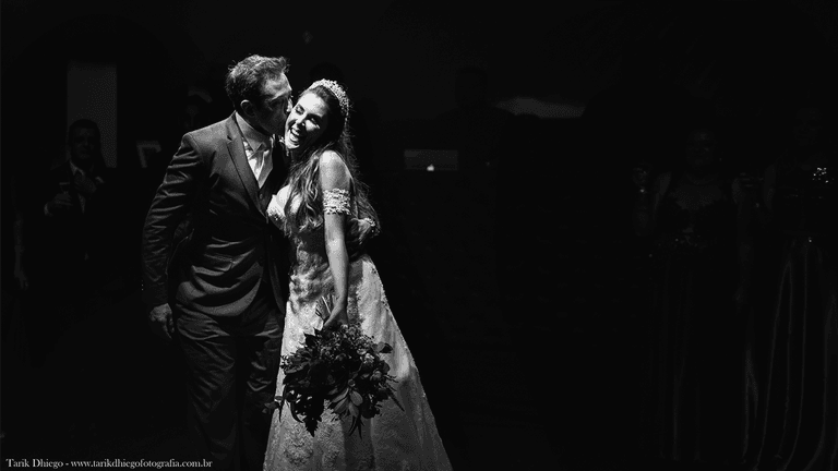 dança dos noivos no salão para abrir a festa, fotografia preto e branco, são paulo