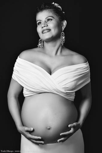 ensaio gestante adriana, são paulo, vila matilde, figurino branco para ensaio gestante, foto preto e branca