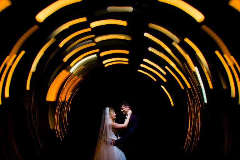 foto de casal com luz criativa