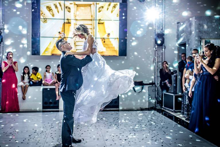 dança dos noivos noiva dançando voando incrível 