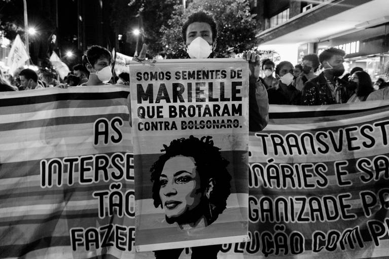 Protesto pela vida de Marielle Franco durante a pandemia da COVID-19. 
Quem mandou matar Marielle?