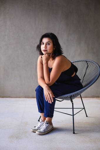 Carol Resende é diretora, atriz e fotógrafa - Retratos coorporativos em Brasília