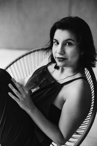 Carol Resende é diretora, atriz e fotógrafa - Retratos para profissionais em Brasília