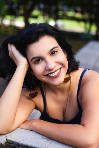 Carol Resende é diretora, atriz e fotógrafa - Retratos para profissionais em Brasília