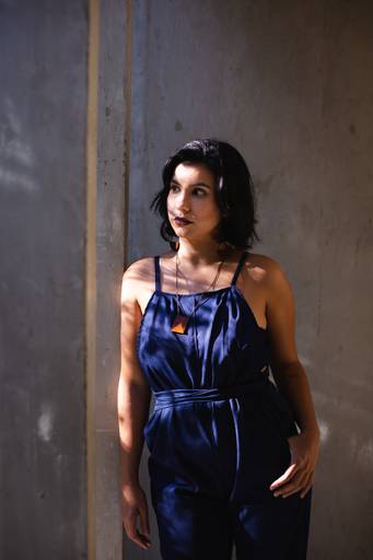 Carol Resende é diretora, atriz e fotógrafa - Retratos coorporativos em Brasília