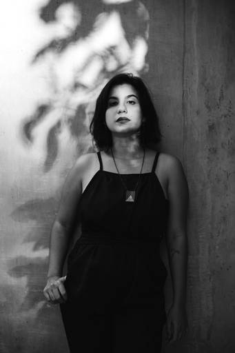 Carol Resende é diretora, atriz e fotógrafa - Retratos coorporativos em Brasília