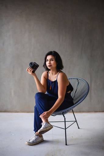 Carol Resende é diretora, atriz e fotógrafa - Retratos para profissionais em Brasília