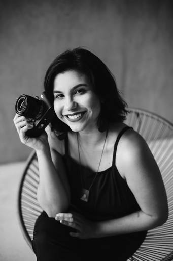 Carol Resende é diretora, atriz e fotógrafa - Retratos para profissionais em Brasília