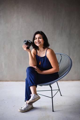 Carol Resende é diretora, atriz e fotógrafa - Retratos para profissionais em Brasília