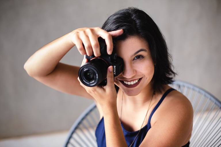Carol Resende é diretora, atriz e fotógrafa - Retratos para profissionais em Brasília