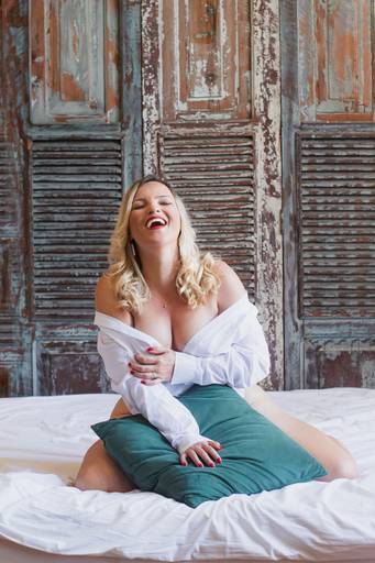 sensual linda loira sexy ousada empoderada maravilhosa  autoestima sorriso