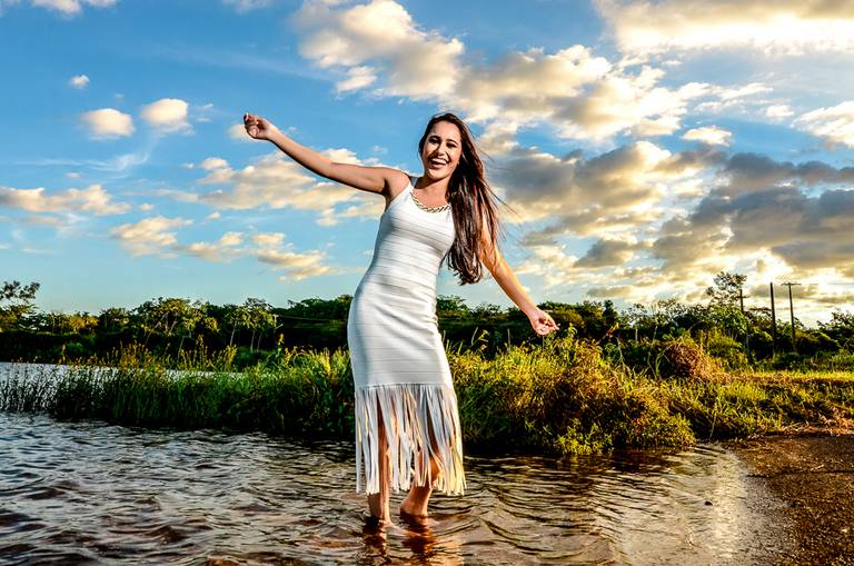 Bia Abrantes nas Margens do Rio Tocantins